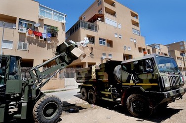 IL QUARTIERE ZEN di Palermo. Fotografie di Giulio Azzarello ©2014. IL QUARTIERE ZEN di Palermo. Fotografie di Giulio Azzarello ©2014.