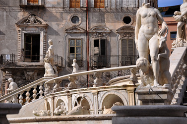 PIAZZA PRETORIA a Palermo panoramiche e particolari. Fotografie di Giulio Azzarello &copy;2014.