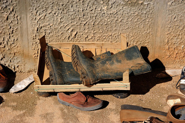 SCARPE di persone povere. Fotografie di Giulio Azzarello &copy;2016.