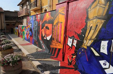 IL MURO DELL ANTIMAFIA e della legalit&agrave; a Partinico in Sicilia. Fotografie di Giulio Azzarello &copy;2014.