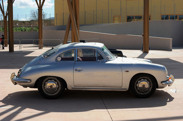 AUTO CLASSICHE ovvero la loro modernit&agrave; in mostra con tanti modelli del passato. Fotografie di Giulio Azzarello &copy;2014.