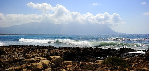 PAESAGGIO SICILIANO di MARE. Fotografia di Giulio Azzarello &copy;2018.
