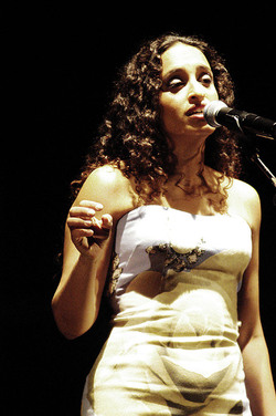 NOA artista musicista israeliana. Fotografie di Giulio Azzarello &copy;2014.
