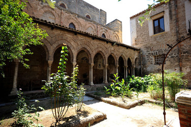 CHIESA E CHIOSTRO DELLA MAGIONE a Palermo panoramiche e particolari. Fotografie di Giulio Azzarello ©2014. CHIESA E CHIOSTRO DELLA MAGIONE a Palermo panoramiche e particolari. Fotografie di Giulio Azzarello ©2014.