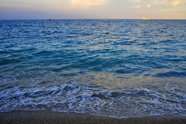 MARE e SPIAGGIA fotografie di Giulio Azzarello ©2019. MARE e SPIAGGIA fotografie di Giulio Azzarello ©2019.