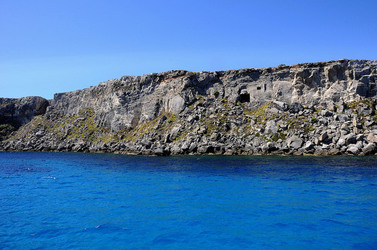 ISOLA DI FAVIGNANA in Sicilia. Visioni panoramiche o particolari. Fotografie di Giulio Azzarello ©2014. ISOLA DI FAVIGNANA in Sicilia. Visioni panoramiche o particolari. Fotografie di Giulio Azzarello ©2014.
