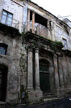 FAVARA in provincia di Agrigento. Fotografie di Giulio Azzarello 2014.