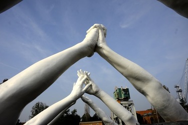 LE MANI DI LORENZO QUENN Biennale di Venezia. Fotografie di Giulio Azzarello &copy;2020.