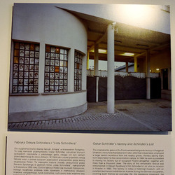 AUSCHWITZ BIRKENAU la memoria e la storia. Fotografie di Giulio Azzarello ©2016. AUSCHWITZ BIRKENAU la memoria e la storia. Fotografie di Giulio Azzarello ©2016.