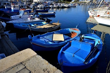 BARCHE da PESCA fotografie di Giulio Azzarello ©2019. BARCHE da PESCA fotografie di Giulio Azzarello ©2019.