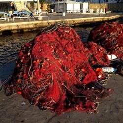 RETI DA PESCA. Fotografie di Giulio Azzarello &copy;2022.