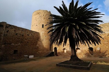 CASTELLO DI SALEMI in Sicilia. Fotografie di Giulio Azzarello &copy;2014.