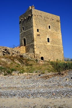CASTELLO di Campofelice di Roccella. Fotografie di Giulio Azzarello &copy;2020.