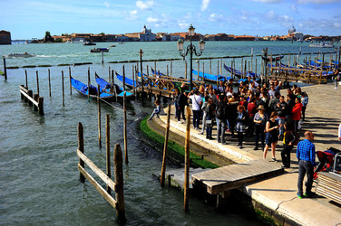 LUNGOMARE di VENEZIA. Fotografie di Giulio Azzarello &copy;2016.