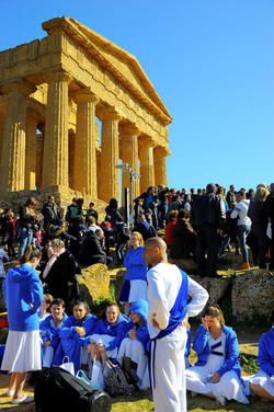 Mandorlo in Fiore la sfilata. Fotografie di Giulio Azzarello &copy;2017.