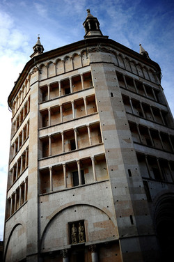 PARMA centro storico. Fotografie di Giulio Azzarello &copy;2016.