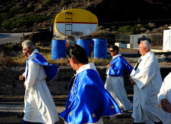 PROCESSIONE RELIGIOSA DEL MARE a Linosa. Fotografie di Giulio Azzarello ©2014. PROCESSIONE RELIGIOSA DEL MARE a Linosa. Fotografie di Giulio Azzarello ©2014.