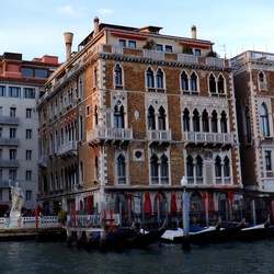 VENEZIA fotografie di Giulio Azzarello &copy;2022.