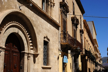 TRAPANI il centro storico il porto il mare la colombaia. Fotografie di Giulio Azzarello ©2014. TRAPANI il centro storico il porto il mare la colombaia. Fotografie di Giulio Azzarello ©2014.