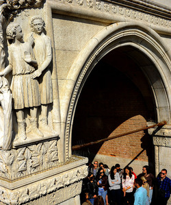 PIAZZA SAN MARCO A VENEZIA fotografie di Giulio Azzarello &copy;2016.