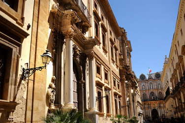 TRAPANI il centro storico il porto il mare la colombaia. Fotografie di Giulio Azzarello ©2014. TRAPANI il centro storico il porto il mare la colombaia. Fotografie di Giulio Azzarello ©2014.