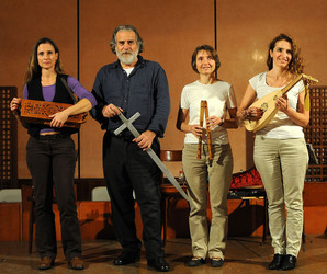 CARLO MAGNO spettacolo epico di e con Mimmo Cuticchio. Fotografie di Giulio Azzarello &copy;2014.