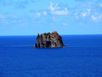 STROMBOLI fotografie di Giulio Azzarello ©2020. STROMBOLI fotografie di Giulio Azzarello ©2020.