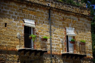 CASTEL di TUSA fotografie di Giulio Azzarello &copy;2019.