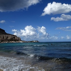 MONDELLO. Fotografe di Giulio Azzarello &copy;2023.