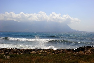 PAESAGGIO SICILIANO di MARE. Fotografia di Giulio Azzarello &copy;2018.