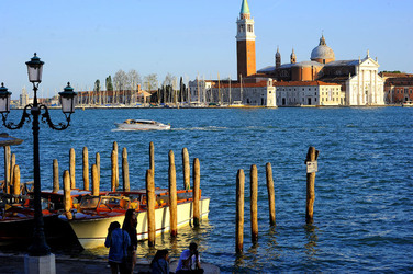 LUNGOMARE di VENEZIA. Fotografie di Giulio Azzarello &copy;2016.