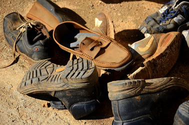 SCARPE di persone povere. Fotografie di Giulio Azzarello &copy;2016.