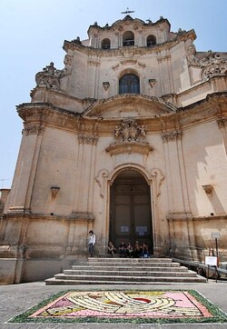 INFIORATA DI NOTO barocca in Sicilia. Fotografie di Giulio Azzarello ©2014. INFIORATA DI NOTO barocca in Sicilia. Fotografie di Giulio Azzarello ©2014.