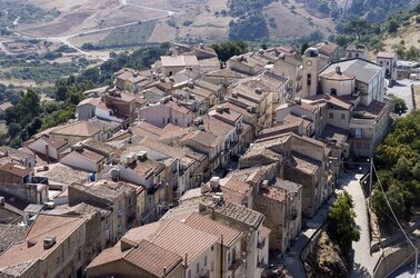 SPERLINGA comune e paese delle madonie in Sicilia. Fotografie di Giulio Azzarello &copy;2014.