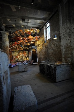 STRUTTURA TRIANGOLARE. Fotografie di Giulio Azzarello &copy;2018.