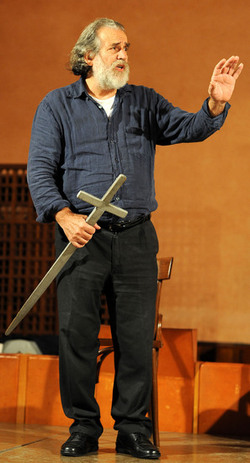 CARLO MAGNO spettacolo epico di e con Mimmo Cuticchio. Fotografie di Giulio Azzarello &copy;2014.