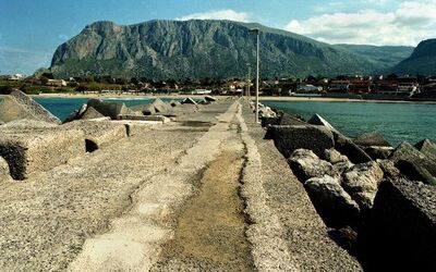 TERRASINI fotografie di Giulio Azzarello ©2021. TERRASINI fotografie di Giulio Azzarello ©2021.