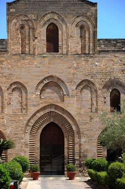 CHIESA E CHIOSTRO DELLA MAGIONE a Palermo panoramiche e particolari. Fotografie di Giulio Azzarello ©2014. CHIESA E CHIOSTRO DELLA MAGIONE a Palermo panoramiche e particolari. Fotografie di Giulio Azzarello ©2014.