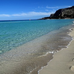 MONDELLO. Fotografie di Giulio Azzarello ©2024.