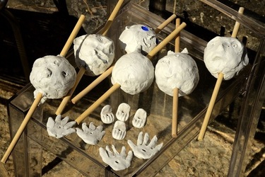 SARA CUTICCHIO e il suo laboratorio per i bambini. Fotografie di Giulio Azzarello &copy;2020.