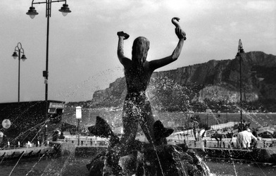 BIANCO NERO. Fotografie di Giulio Azzarello ©2021. BIANCO NERO. Fotografie di Giulio Azzarello ©2021.