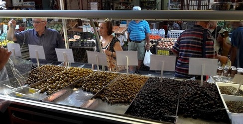 IL MERCATO DI BALLAR&ograve; a Palermo. Fotografie di Giulio Azzarello &copy;2018.