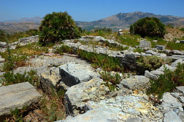 SEGESTA il sito archeologico il teatro greco e l acropoli. Panorami e particolari. Fotografie di Giulio Azzarello &copy;2014.