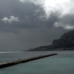 MONDELLO. Fotografie di Giulio Azzarello ©2024. MONDELLO. Fotografie di Giulio Azzarello ©2024.