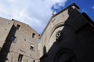 VITERBO e il suo centro storico. Fotografie di Giulio Azzarello &copy;2014.