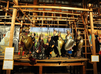 TRADIZIONI IN VIAGGIO mostra di pupi di Mimmo Cuticchio. Fotografie di Giulio Azzarello &copy;2014.