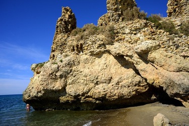 CASTELLO di Campofelice di Roccella. Fotografie di Giulio Azzarello &copy;2020.