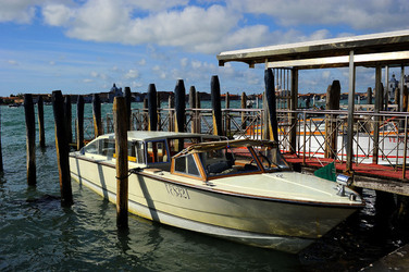 LUNGOMARE di VENEZIA. Fotografie di Giulio Azzarello &copy;2016.