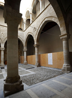 LOGGIATO arabo normanno allo Steri di Palermo. Fotografie di Giulio Azzarello &copy;2014.