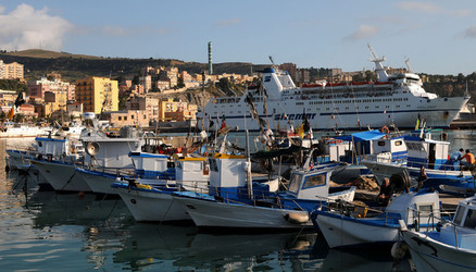 PORTO EMPEDOCLE in Sicilia. Fotografie di Giulio Azzarello &copy;2014.